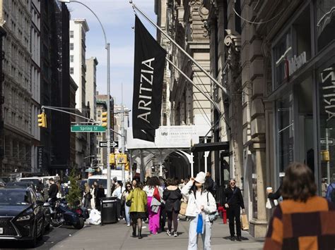 aritzia leaks|Aritzia’s hype fizzled in 2023. It needs Americans to recover